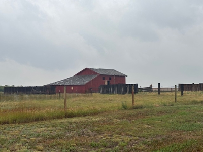 Country home on 20 acres barn, fenced, garage - image 2