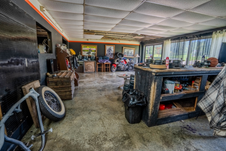 Commercial Property Online Only Auction in Leoma TN - image 3