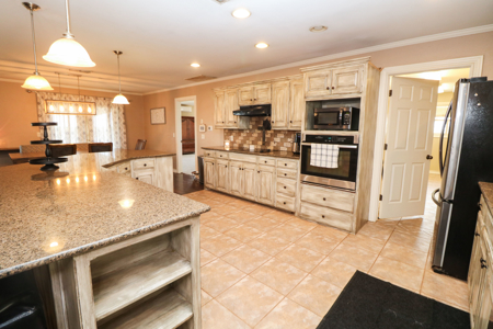 **COUNTRY HOME**North of LITTLEFIELD on Hwy 385 - image 8