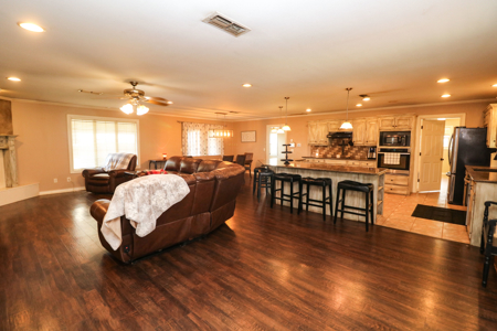 **COUNTRY HOME**North of LITTLEFIELD on Hwy 385 - image 5
