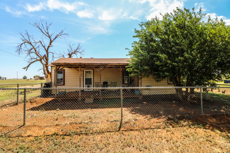 **COUNTRY HOME**North of LITTLEFIELD on Hwy 385 - image 19