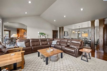 Stunning Country Home Property on 5 Acres in Colfax, Washington! - image 5
