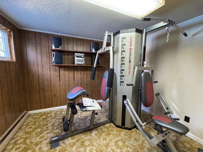 Spacious Intown Split Level Home - image 20