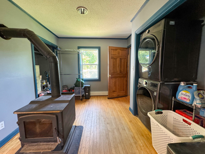 Spacious Intown Split Level Home - image 18