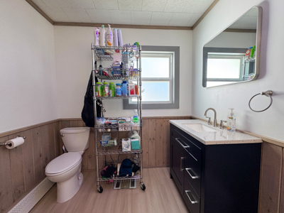 Spacious Intown Split Level Home - image 16