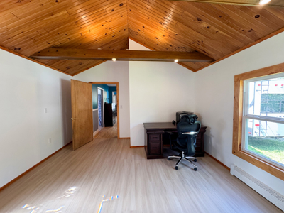 Spacious Intown Split Level Home - image 14