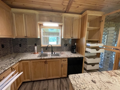 Sardis Lake property: Lake House with outbuildings - image 44