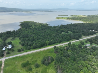 Sardis Lake property: Lake House with outbuildings - image 4