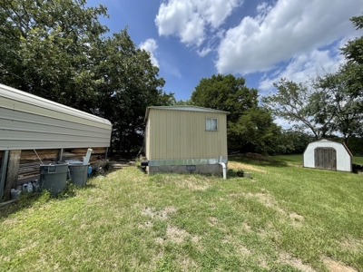 Sardis Lake property: Lake House with outbuildings - image 11