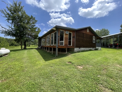 Sardis Lake property: Lake House with outbuildings - image 15