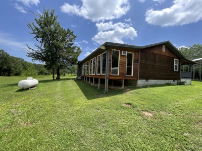 Sardis Lake property: Lake House with outbuildings - image 14