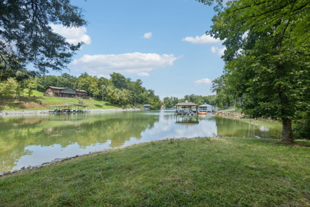 Stunning Lakefront Retreat on Watts Bar Lake in Ten Mile, TN - image 46