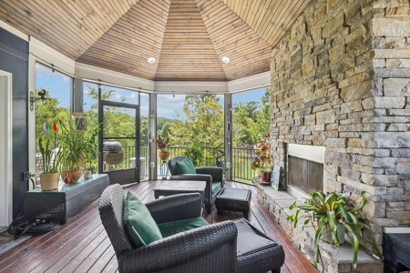 Stunning Lakefront Retreat on Watts Bar Lake in Ten Mile, TN - image 39