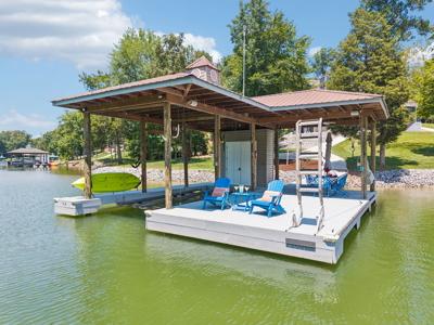Stunning Lakefront Retreat on Watts Bar Lake in Ten Mile, TN - image 1