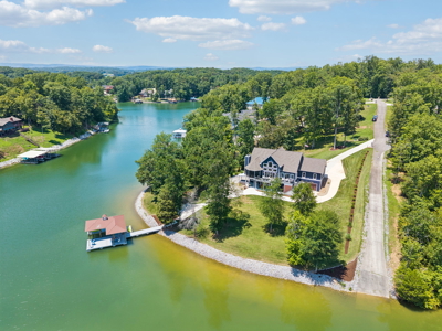 Stunning Lakefront Retreat on Watts Bar Lake in Ten Mile, TN - image 4
