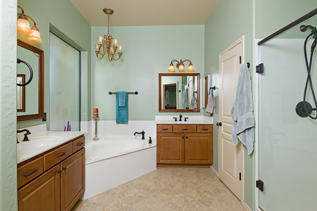 Chef's Kitchen 3 Bedroom Home in Beautiful Prescott Lakes - image 9