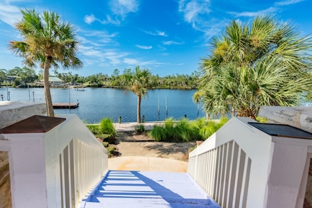 Retreat for Sale on the Steinhatchee River - image 7