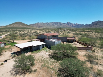 Custom Estate In Dragoon Mtn Ranch, St. David, AZ - image 4
