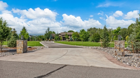 Luxury Home on Acreage For Sale in Montrose, CO - image 2