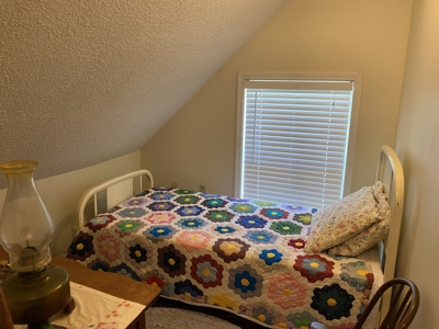 Seasonal River View Home In Town For Sale In Tn - image 13