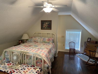 Seasonal River View Home In Town For Sale In Tn - image 11