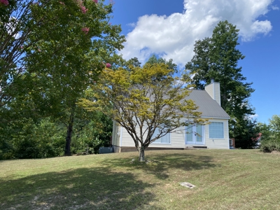Seasonal River View Home In Town For Sale In Tn - image 18