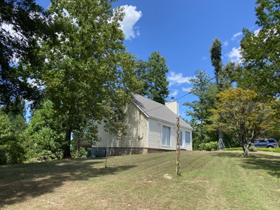 Seasonal River View Home In Town For Sale In Tn - image 19