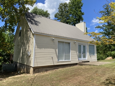 Seasonal River View Home In Town For Sale In Tn - image 20