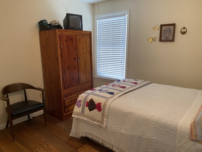 Seasonal River View Home In Town For Sale In Tn - image 8