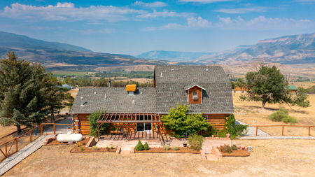 Rustic Log Home with Panoramic Views - image 6