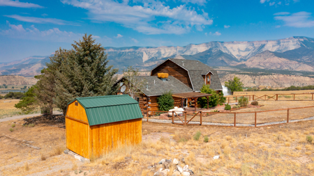 Rustic Log Home with Panoramic Views - image 8