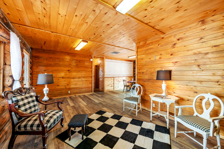Rustic Log Home with Panoramic Views - image 15