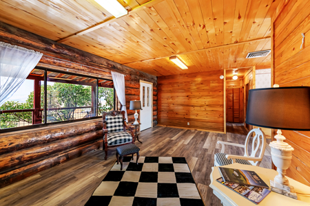 Rustic Log Home with Panoramic Views - image 16
