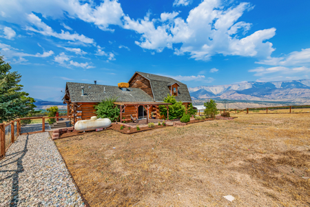 Rustic Log Home with Panoramic Views - image 10