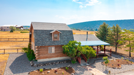 Rustic Log Home with Panoramic Views - image 4