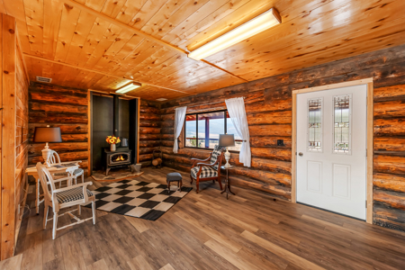 Rustic Log Home with Panoramic Views - image 14