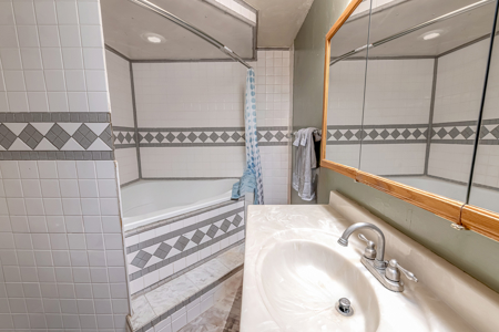 Rustic Log Home with Panoramic Views - image 22