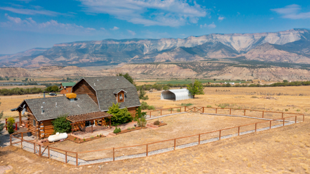 Rustic Log Home with Panoramic Views - image 5