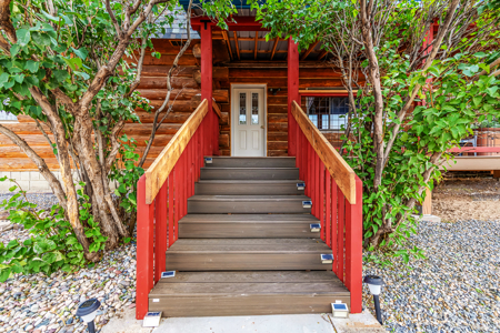 Rustic Log Home with Panoramic Views - image 12