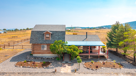 Rustic Log Home with Panoramic Views - image 3