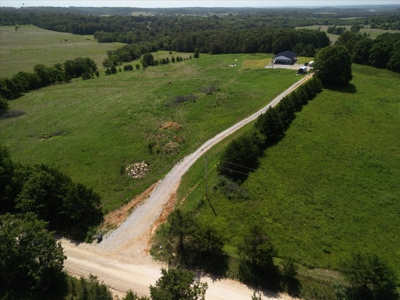 Modern Barndominium on 5 Acres - Close to Town, Full of Charm! - image 28