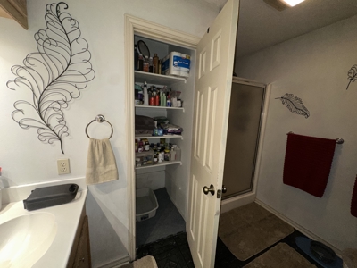 Open floor plan! 3Bed Room 2 Bath Brick Home 2-Car Garage 2 acres - image 12