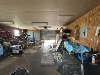 Open floor plan! 3Bed Room 2 Bath Brick Home 2-Car Garage 2 acres - image 19