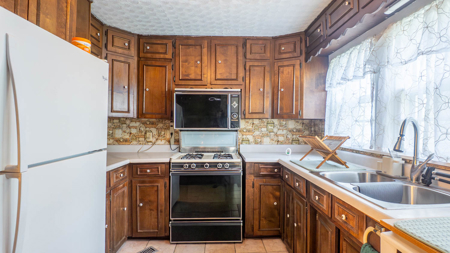 Home in Town for sale in the Arkansas Ozarks - image 27