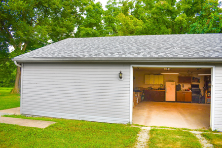 Country Home and Land for Sale near Vienna, Missouri - image 7