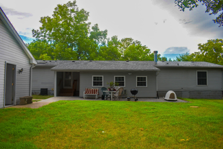 Country Home and Land for Sale near Vienna, Missouri - image 9