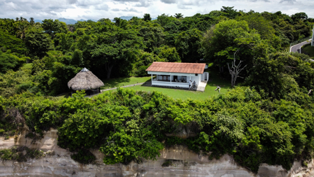 Beachfront Retreat with 2 Homes for Rent, Punta Caelo, San Carlos - image 3