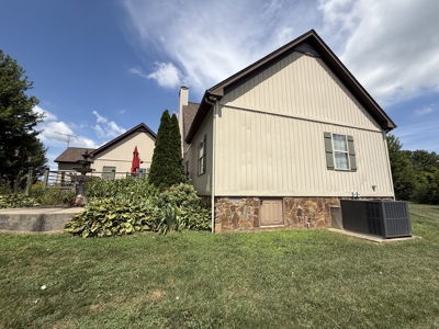 Custom Built Craftsman Home & 1.11 Acre Lot For Sale At Auction - image 10