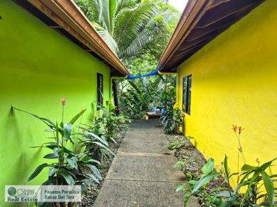 Titled 1-Acre Home with Guesthouse & Pool – 5 Min to Town - image 10