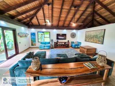 Titled 1-Acre Home with Guesthouse & Pool – 5 Min to Town - image 8